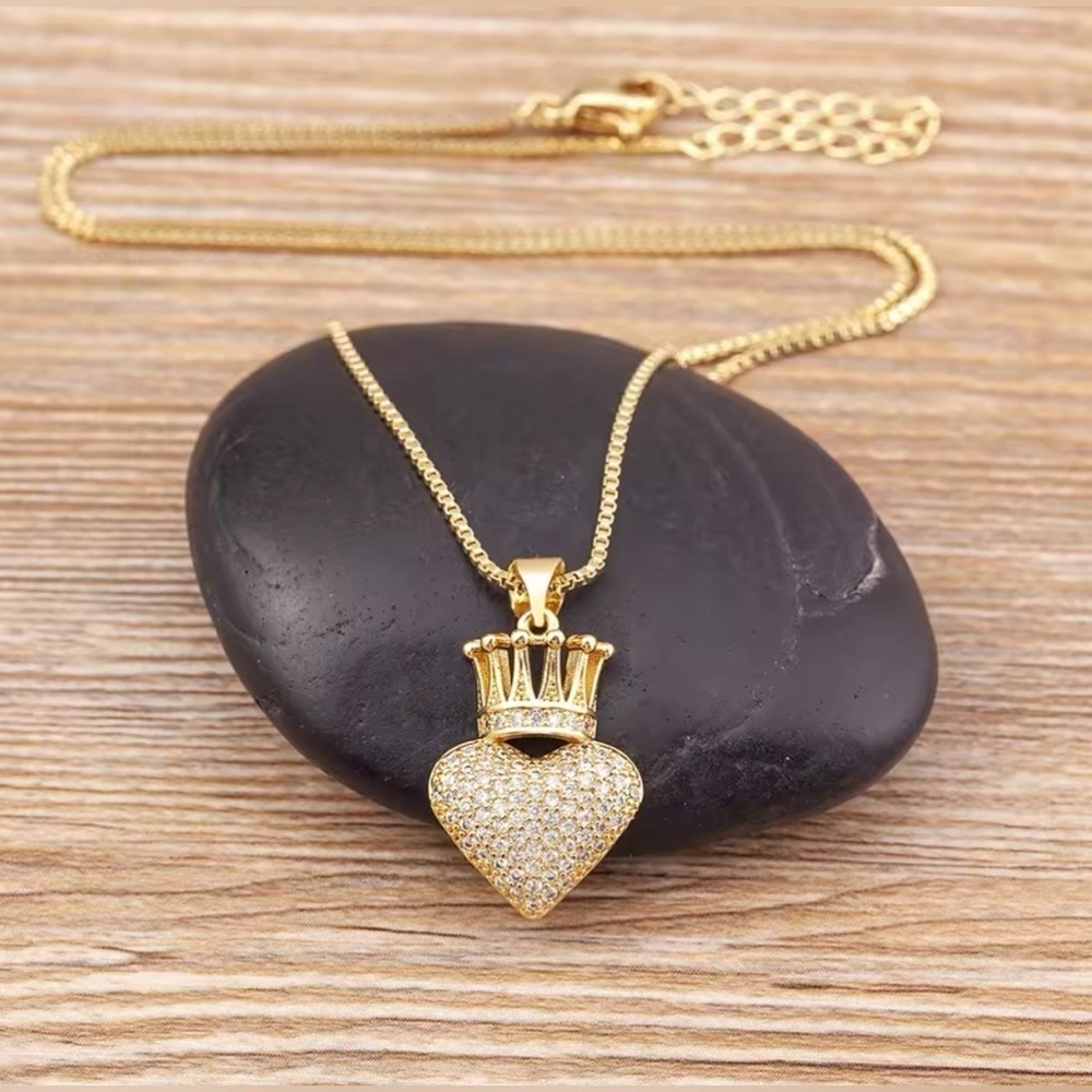 18K Gold Heart & Crown Pendant Necklace With Pave Diamond Inlay - Picture 8 of 14